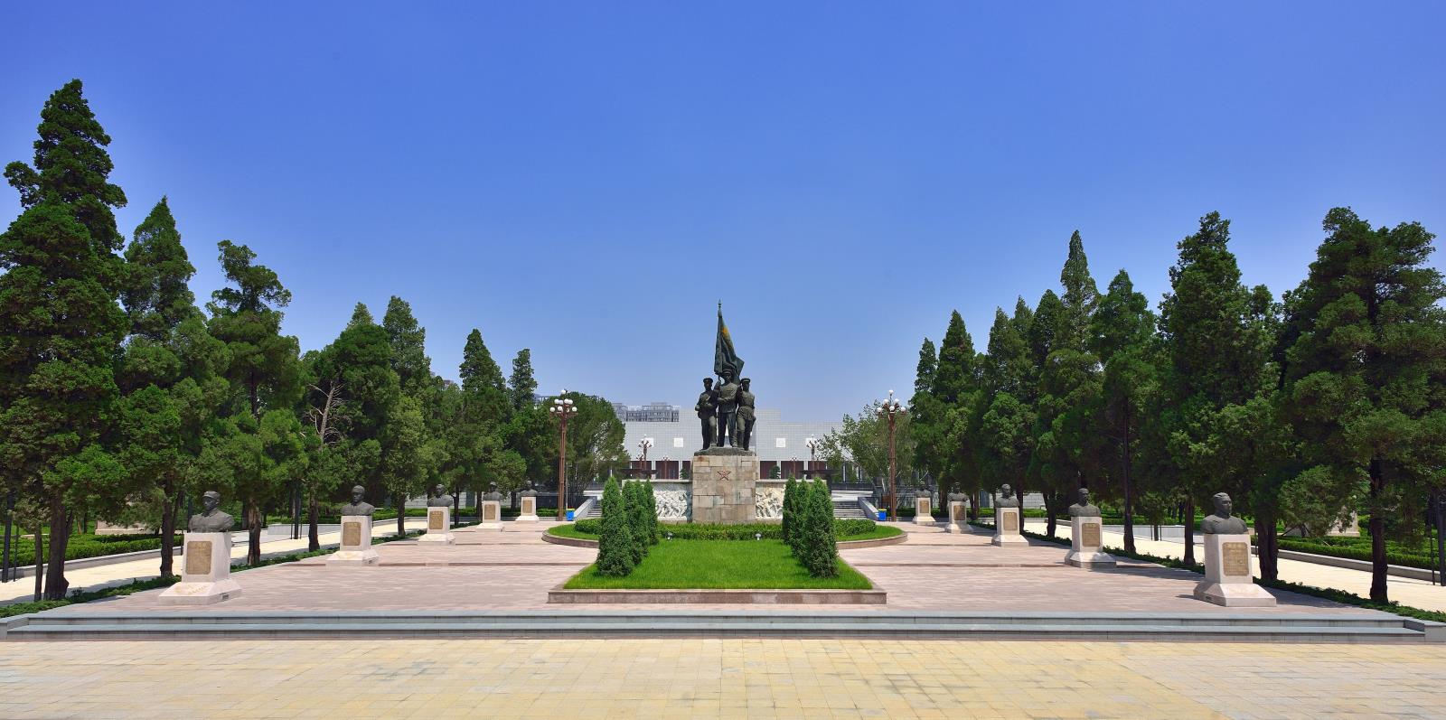 銅像瞻仰區(qū)1=.jpg